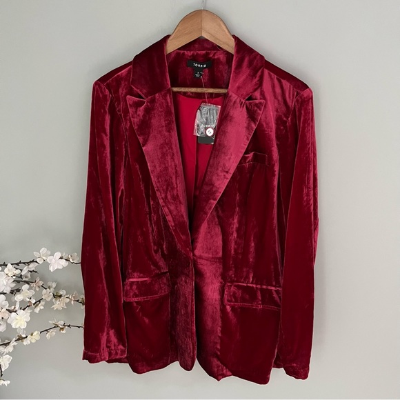 Torrid Red Velvet Classic Blazer NWT Size 1X - Picture 4 of 6